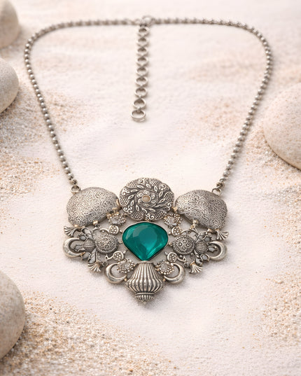 The Royal Emerald Glow Necklace