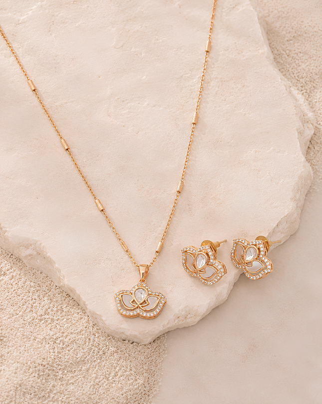Majestic Bloom Kundan Pendant Set