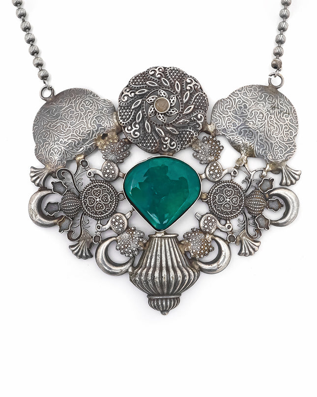 The Royal Emerald Glow Necklace
