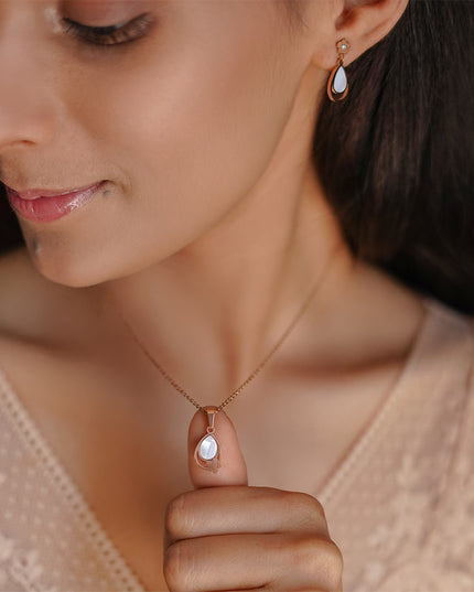 Elara Set – Teardrop Rose Gold Pendant & Earrings