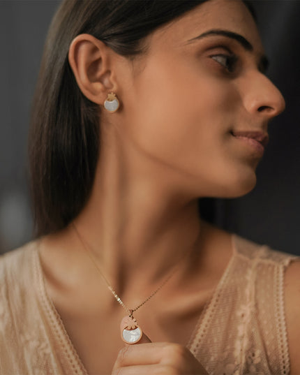 Blush Bloom Set – Floral Round Pendant Necklace & Earrings