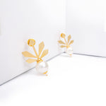 Load image into Gallery viewer, Mukta Peral Earring
