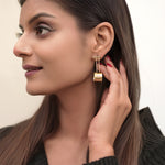 Load image into Gallery viewer, Mallet Round Earrings
