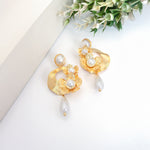 Load image into Gallery viewer, Floral Pearl Cluster Earrings
