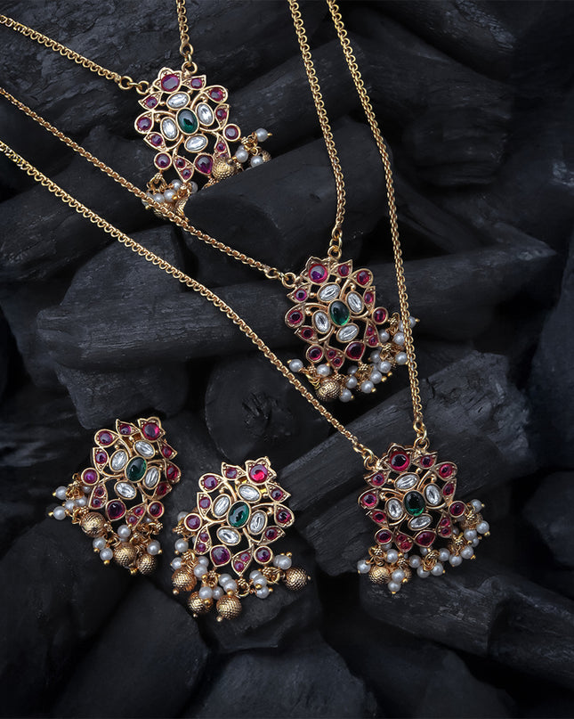 Layered Pendant Necklace with Earrings