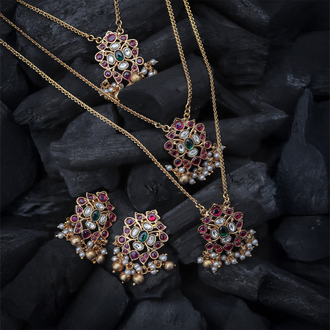 Layered Pendant Necklace with Earrings