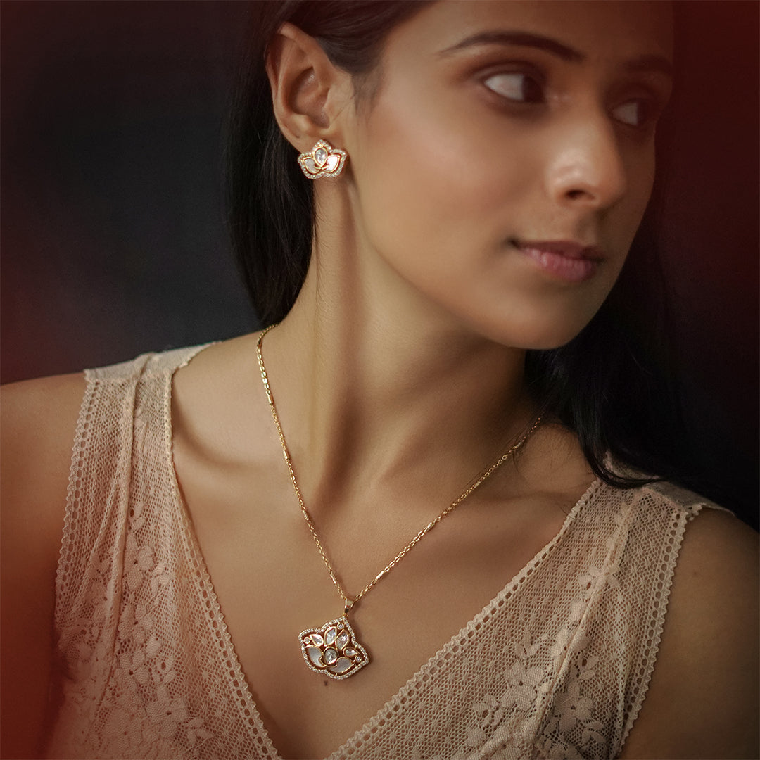 Ivory Lotus Necklace Set