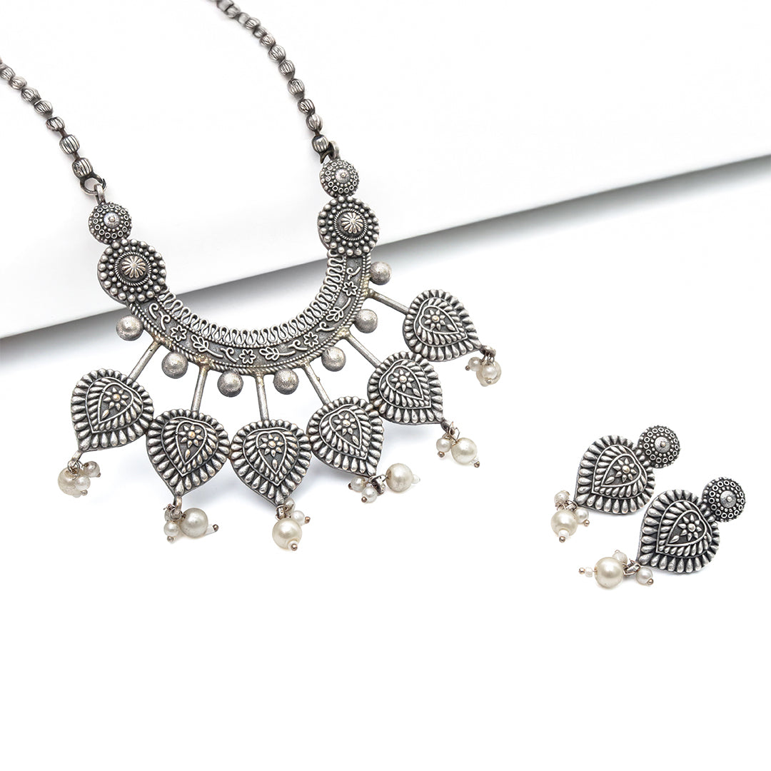 Chandrika Manjari Set (Necklace + Earrings)