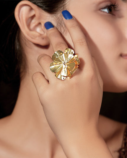 Elegant Leaf Ring